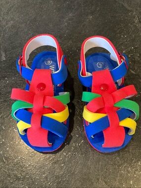 Boys Woodstock red green yellow blue rainbow sandals size 3
